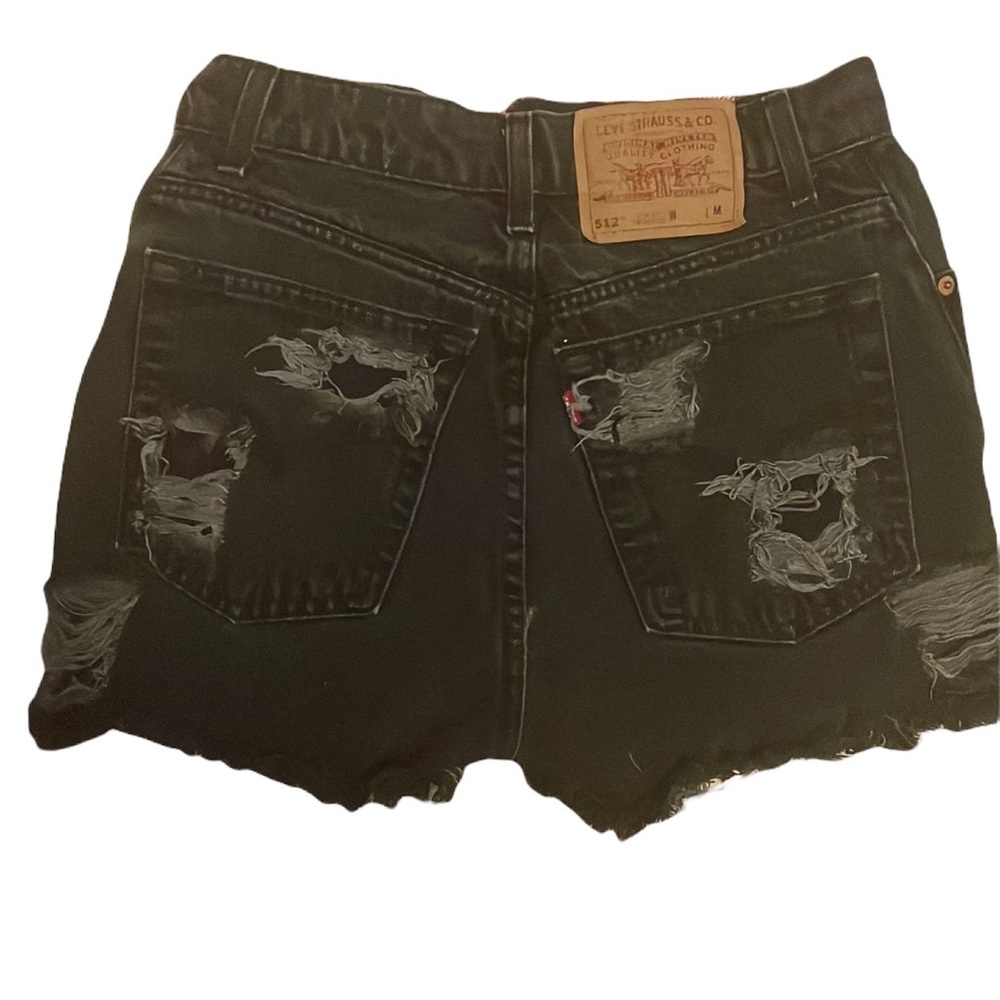 Size M 512tm Levi’s slim fit tapered leg distressed shorts